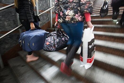В Москве на вокзале двое безработных украли сумку у калининградки
