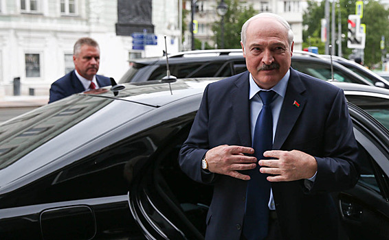 Лукашенко пересядет с немецкого Maybach на российский Aurus