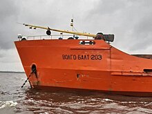 В Татарстане на Волге столкнулись теплоход и баржа