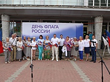 В городе Раменский представители власти поздравили жителей с Днем флага