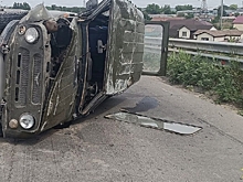 На севере Волгограда УАЗ перевернулся в ДТП с иномаркой