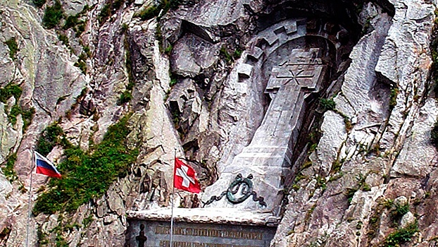 В Швейцарии осквернили памятник Суворову