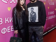 Солист группы «Корни» Александр Бердников появился на премьере фильма с супругой: фото