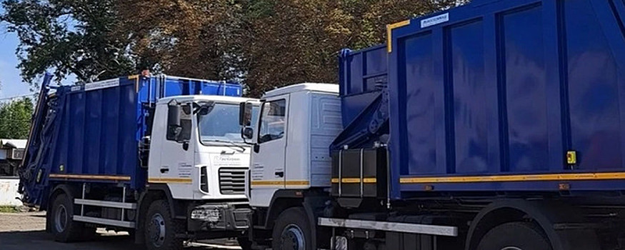 В Луганск и Краснодон доставили четыре новых мусоровоза