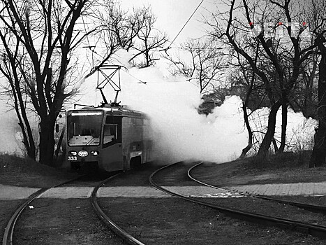 Водитель мопеда попал под трамвай во Владивостоке