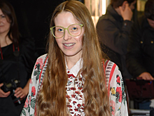 Джесси Кейв из «Гарри Поттера» предложила фанатам выбрать ей новый размер груди перед пластической операцией