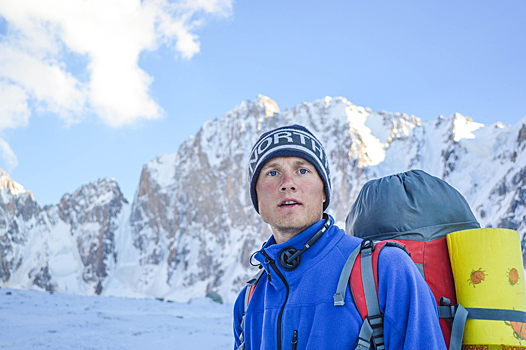 Российский альпинист пропал без вести во время спуска с вершины в Киргизии