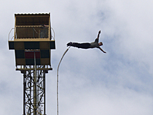 Подросток госпитализирован с травмами после падения с тарзанки на юго-западе Москвы