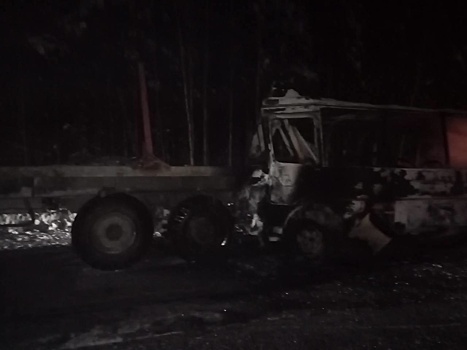 В Томской области столкнулись грузовой автомобиль и автобус с вахтовиками