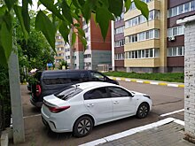Незаконная парковка на Октябрьском, 105а в Кирове препятствует реконструкции теплосетей