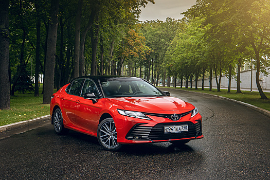 Видео: Toyota Camry не для такси и чиновников