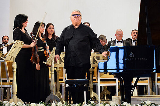 Пианист, живая легенда Азербайджана сделал подарок своим поклонникам