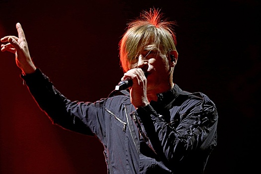 SHOT: На фестиваль российских иноагентов в Праге людей пришлось свозить за еду