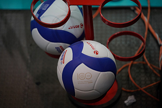 Волейболисты "Новы" не смогли испортить день рождения "Факела"