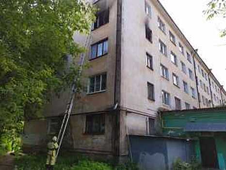 Бывшее общежитие горело в Вологде