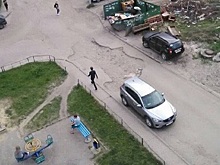 В Пензе автомобилисты вынуждены «разбивать» машины в яме на Терновского