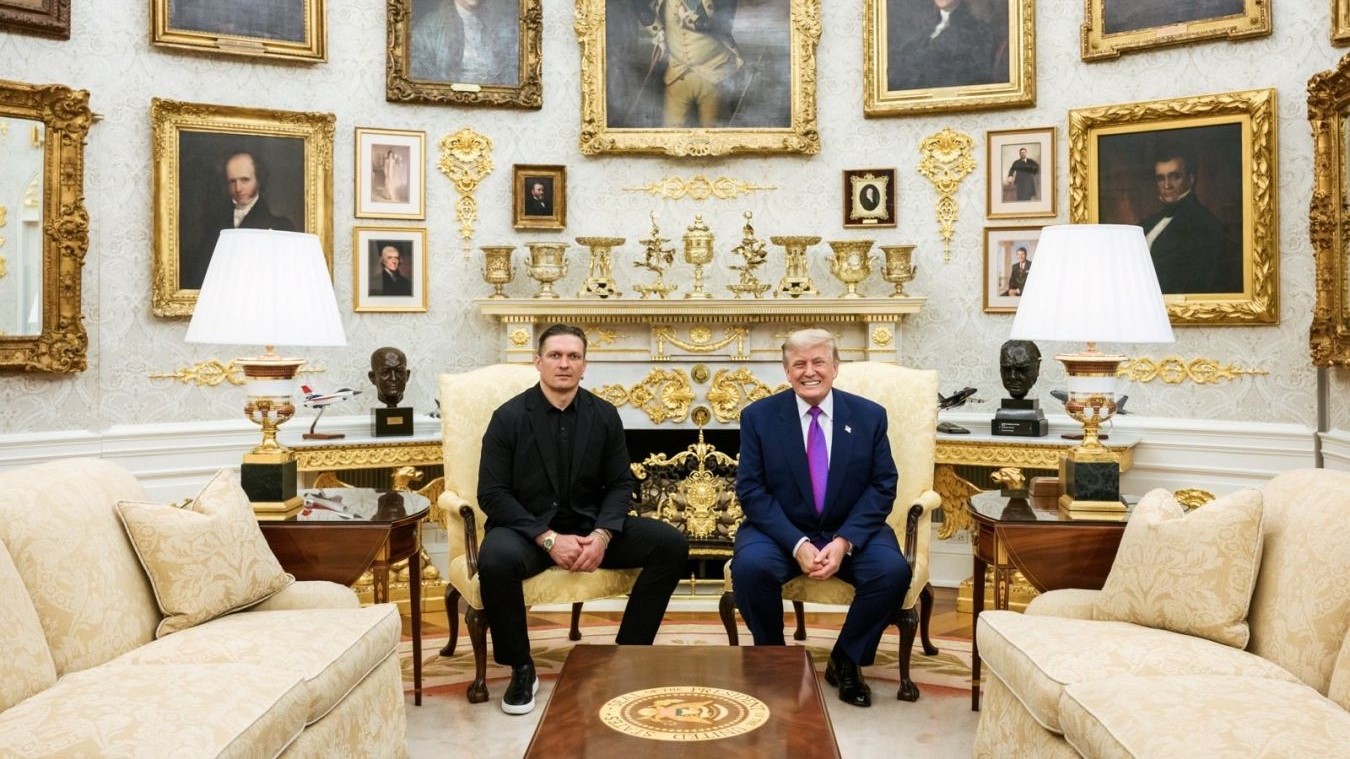 Александр Усик опубликовал фото с Дональдом Трампом в Овальном кабинете Белого дома