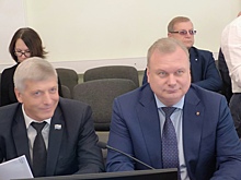 Алексей Полянский пришел на заседание думской комиссии