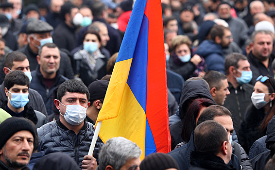 Протестующие в Ереване потребовали выхода страны из ОДКБ