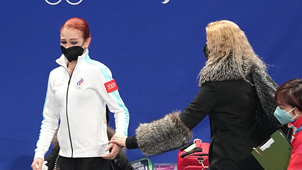 Слуцкая объяснила, почему Тутберидзе не стала успокаивать Трусову на ОИ