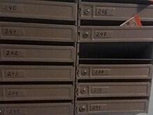 В подъезде дома на Старом Гае снова отремонтировали почтовые ящики