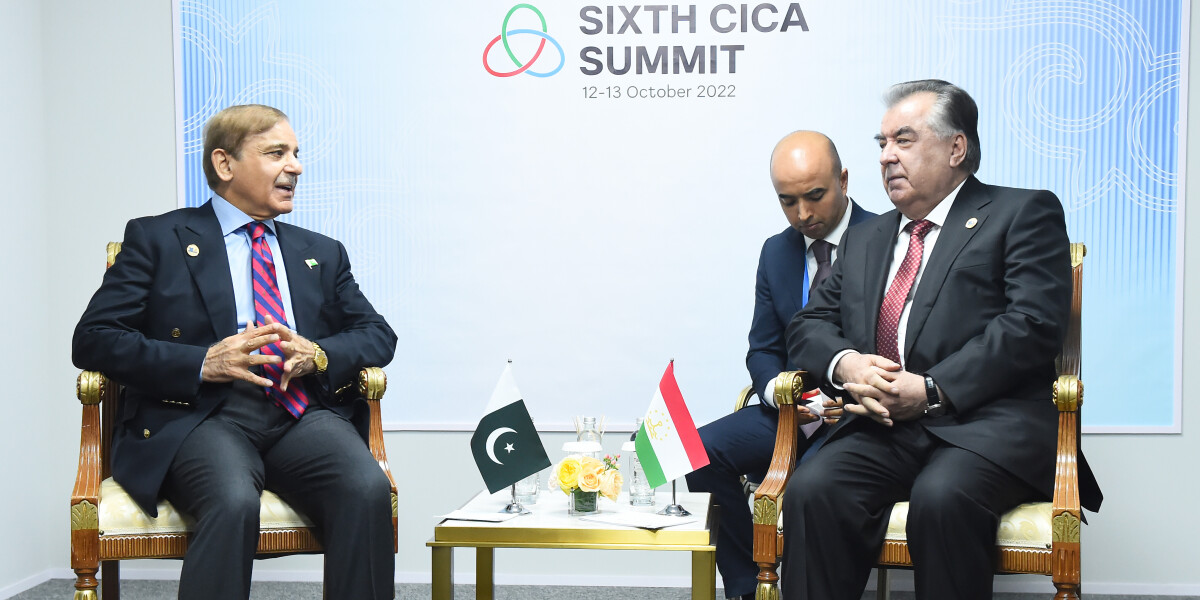 Президент Таджикистана и премьер-министр Пакистана обсудили сотрудничество стран