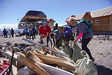 На склонах Эльбруса добровольцы собрали 20 тонн мусора