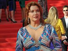 Вера Сотникова появилась на публике в пижамном стиле