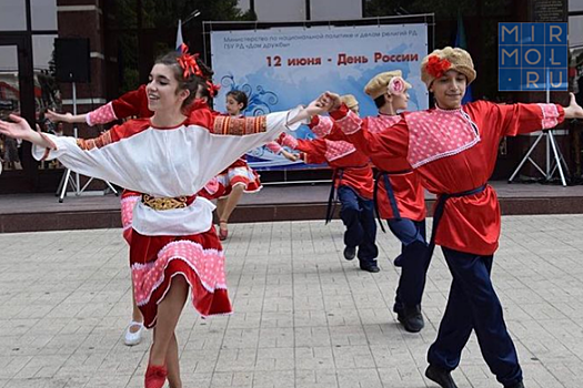 На площадке Дома дружбы прошел Хоровод народов России