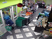 Мужчина с ножом ограбил «ВкусВилл» на западе Москвы