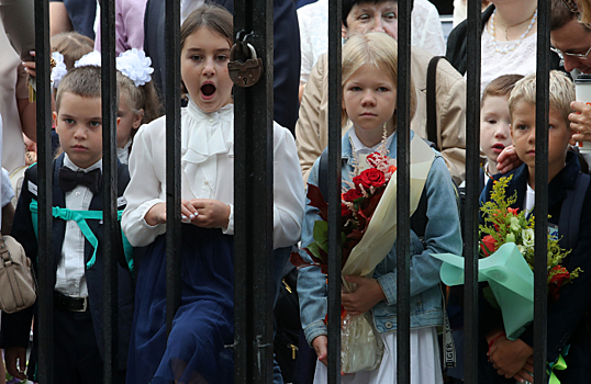 Только 19% детей мигрантов поступили в школы после введения тестирования