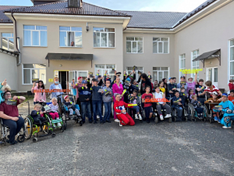 В Московской области автоинспекторы провели Марафон безопасности для детей из многодетных и приемных семей