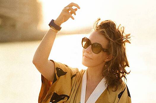 Собчак сочла комплимент от ретушера о ее фото в бикини лучшим подарком на 44-летие