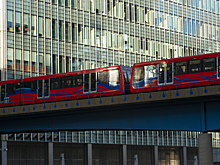 Огонь тушили прямо с крыши: трамвай загорелся на ходу в Санкт-Петербурге