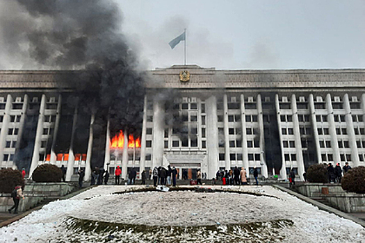 В Казахстане продолжаются массовые протесты. После отставки правительства митингующие потребовали смены власти в стране