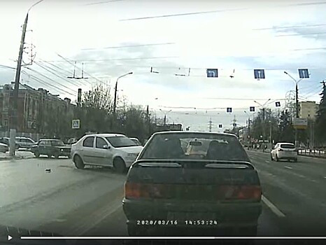 Появилось видео ДТП с четырьмя автомобилями в Твери