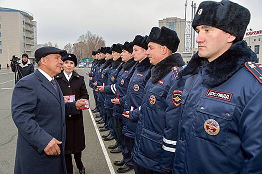 Инспекторам ГИБДД РТ вручили ключи от 23 новых автомобилей