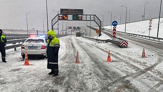 Крымский мост закрыли для движения авто