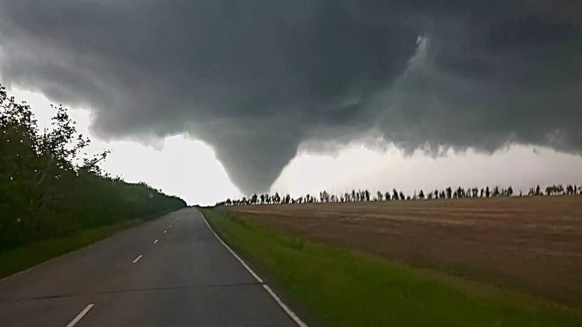 Жителей Краснодарского края предупредили о смерчах