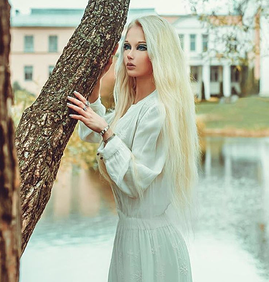 Валерия Лукьянова, уроженка Одессы известна как "живая кукла Барби"