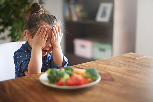 Эндокринолог: если ребёнок не хочет есть, это может быть неофобией