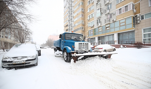 Дорожные службы не прекращают работу по уборке снега