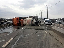 На 3-й Продольной магистрали в Волгограде опрокинулась бетономешалка