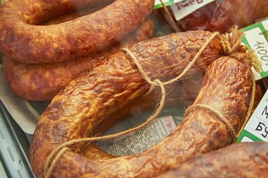 Чем больше букв, тем ближе инсульт: опасные компоненты в колбасе