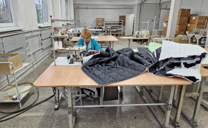 В Курской области на фабрике «Нипромтекс» шьют продукцию для нужд армии
