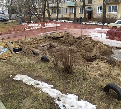 Двор в Костроме превратили в поле сражений Первой мировой войны