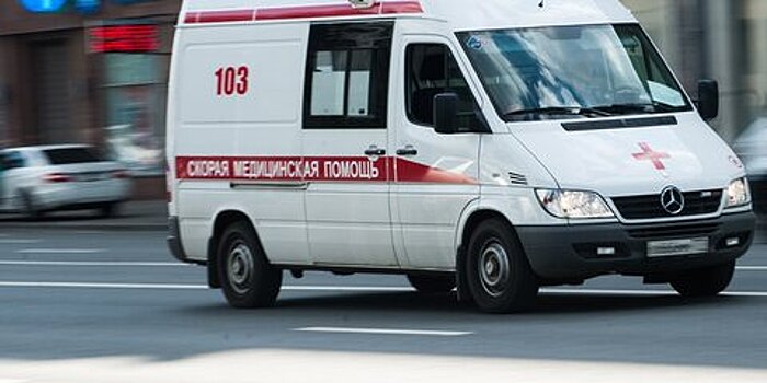 Один человек пострадал в результате наезда автомобиля на столб на юго-востоке Москвы