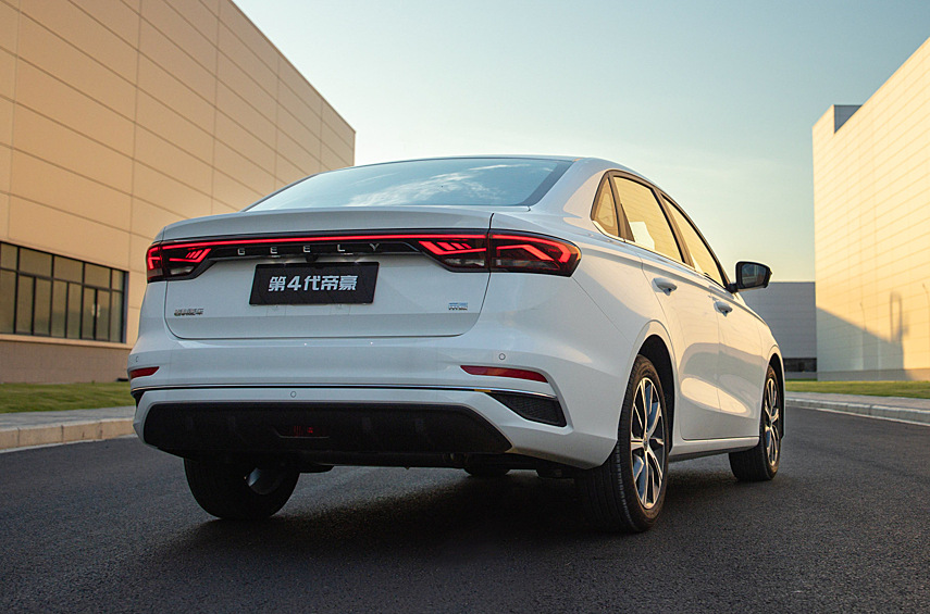 Позднее появятся аналоги знакомого вседорожника Geely Atlas Pro и ранее недоступного седана Emgrand 7