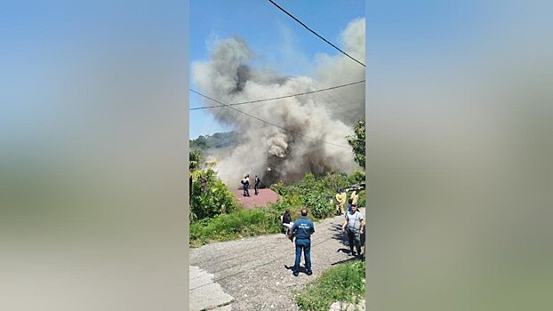Из горящего барака в Сочи эвакуировали семь человек