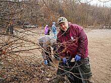 Вышли к Волге: в Самаре депутаты убирают прибрежную территорию